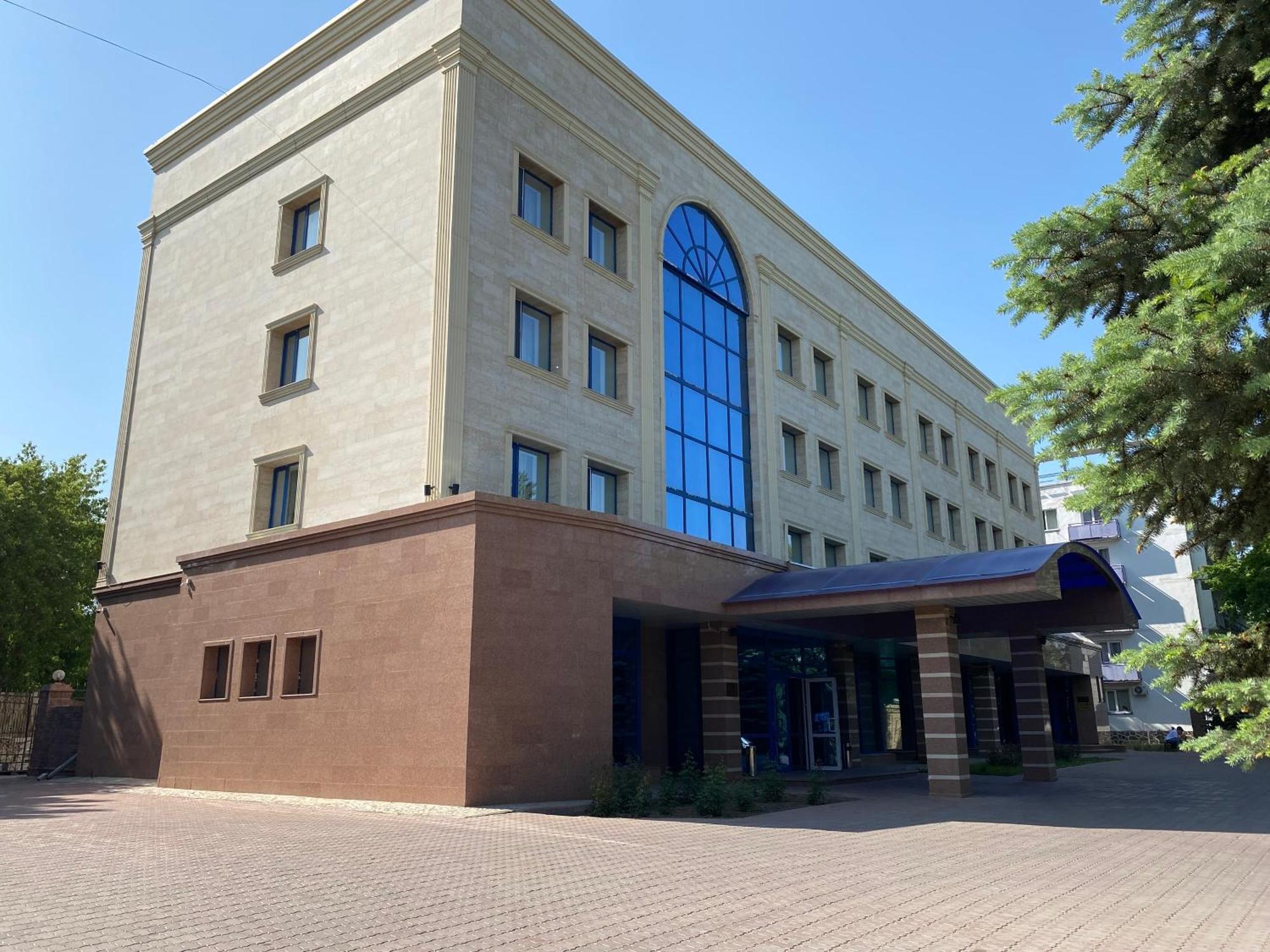 Nurtau Hotell Pavlodar Exteriör bild